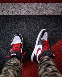 Men S Retro Air Jordan 1 High Og Black Gym Red White La Air Jordan 1 Retro High Black Gym Red Est Disponible Sur Wethenew Com Ki2nen We Vans Shoes Fashion Air Jordans Sneakers Men Fashion