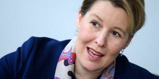 Seit november 2020 ist sie vorsitzende der spd berlin und deren. Giffey Verteidigt Schuloffnung 105 5 Spreeradio