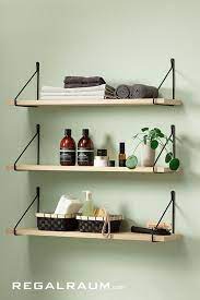 En moins de quelques heures, un bricoleur ou une bricoleuse amateur peut facilement fabriquer cette étagère murale, jolie et pratique, quelle que soit la pièce de la maison où elle sera installée. Etagere Murale Pas Cher Regalraum En 2021 Etagere Murale Salle De Bain Etageres Murales Etagere Murale Chambre