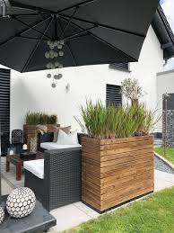 Pflanzkubel Aus Holz Auf Terrasse Vivanno Auf Aus Holz Pflanzkubel Terrasse Vivanno Terassenideen Pflanzkubel Haus Und Garten