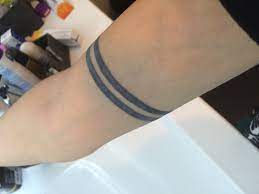 Tatouage 2 Traits Bras Signification