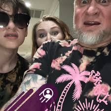 Rare photos of Steve Nash holding Allen Iverson Statue 😭