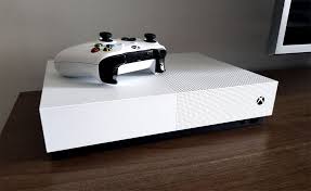 Semana Del Black Friday En Amazon Consola Xbox One S 1tb Con Tres Juegos Por 159 Euros Consoles Xbox Microsoft