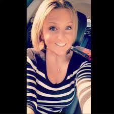 Amber Collinsworth's Instagram, Twitter & Facebook