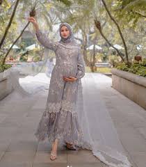 Pakaian model ini tidak akan digunakan ketika ke luar rumah. 6 Ootd Ibu Hamil Pakai Busana Karya Mendiang Barli Asmara