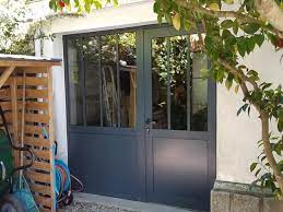 Transformation D Un Garage En Atelier Batistyl Habitat Portes Fenetres Exterieures Portes De Garage Moderne Porte Exterieur