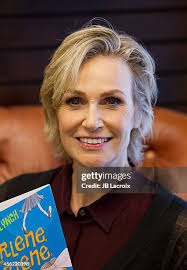 15 Jane Lynch Signs And Discusses Her New Book Marlene Marlene Queen Of  Mean Photos & High Res Pictures