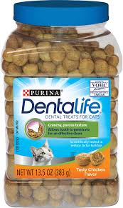 You should also avoid using baking soda to clean your cat's teeth. Amazon Com Purina Dentalife Made In Usa Facilities Cat Dental Treats Tasty Chicken Flavor 13 5 Oz Canister Pet Supplies
