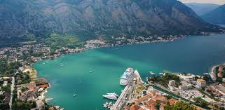 Image result for MUNTE NEGRU IMAGINI