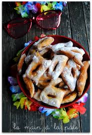 Bugnes Briochees Bugnes Alimentation Main A La Pate