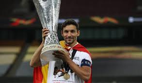 وأعاد إنريكي المخضرم خيسوس نافاس (33 عاما) لاعب إشبيلية للتشكيلة التي أعلنها اليوم الجمعة، بعد إحياء مسيرته في الموسمين الأخيرين في مركز الظهير الأيمن منذ عودته إلى. Ù†Ø§ÙØ§Ø³ Ù‡Ø°Ø§ Ø§Ù„Ù„Ù‚Ø¨ Ø§Ù„Ø£ÙˆØ±ÙˆØ¨ÙŠ ØªØ³ØªØ­Ù‚Ù‡ Ø§Ù„Ø¬Ù…Ø§Ù‡ÙŠØ± Ø§Ù„Ù…ÙŠØ§Ø¯ÙŠÙ†
