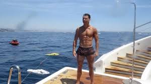 Chaque jour, le portugais touche : Le Pourboire Monstrueux Laisse Par Cristiano Ronaldo Apres Ses Vacances En Grece