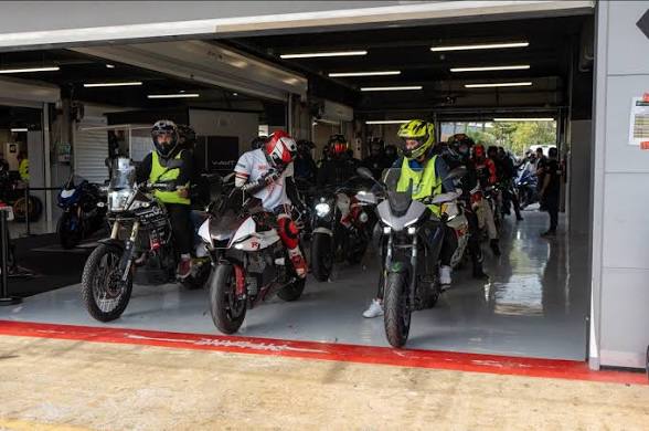 Montmeló (PhantomR) · Montmeló | Rodada en circuito — Kando Riders