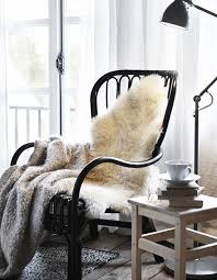 La Fausse Peau De Mouton A 12 99 Chez Ikea Le Vrai Bon Achat Elle Decoration Deco Hygge Mobilier De Salon Chambre Ikea