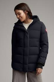 The canadian luxury apparel label is known worldwide for its superior quality, distinct arctic logo badge, down insulation, and luxurious coyote fur hood. Women S Alliston Jacket Canada Goose