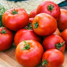 A unique selection, plants bear medium sized yellow fruits with blushing pink interiors hence the name! 14 Best Tomato Varieties To Grow