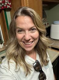 I don't know who needs to hear this right now, but don't dye your hair  black