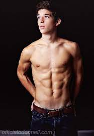 I wanna apologize if this comes off as creepy but i am really curious as to how developed abs looks like when it is scrunched up. Pin On Boys