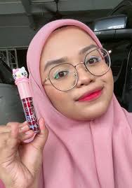 Liptint Merah Cherry Hello Kitty yang Cantik
