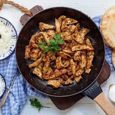 So Lecker Die Griechische Gyros Pfanne Www Emmikochteinfach De Gyros Fleisch Gerichte Griechisches Gyros