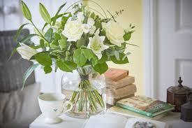 Vases come in many sizes from start with the taller flowers first, medium height next and then arrange the shorter flowers. How To Choose The Perfect Vase For Your Flowers Interflora