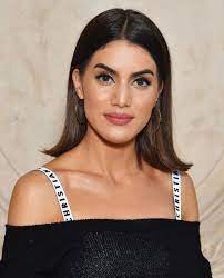 Celebrity Flipped Out Ends Hair Trend Hair Flip Hair Trends Brunette Hair Color