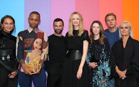 Vous aimez écrire et rêvez de vivre de votre plume ? Devenir Createur De Mode Combien Ca Coute Madame Figaro