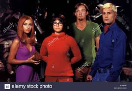 Gang have gone their separate ways and have been apart for two years, until keywords: Scooby Doo 2002 Warner Film Mit Sarah Michelle Gellar Auf Der Linken Seite Stockfotografie Alamy