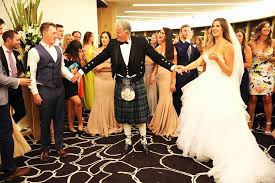 Zwei jahre lang stiftet „hochzeit auf den ersten blick schon ehen nach wissenschaftlichen kriterien. Hochzeit Auf Den Ersten Blick Australien Die Hochzeiten 1 Sixx