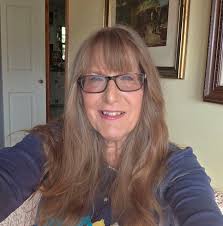 Table/ chairs I painted for a customer. Black chairs with black bottom  table and beautiful stained top. ❤️