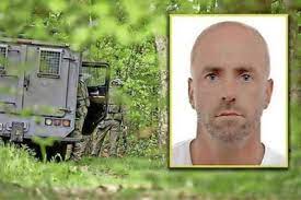 Er is donderdag begin van de avond in natuurgebied hoge kempen een regenjas en een schuilplaats gevonden die volgens aanwezigen waarschijnlijk zijn gebruikt. Politie Heeft Nieuw Spoor Te Pakken Van Voortvluchtige Milit De Limburger Mobile