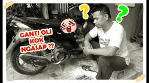 Asap yang keluar dari knalpot motor biasanya ada 2 macam warna, kalau tidak asap. Habis Ganti Oli Kok Berasap Youtube