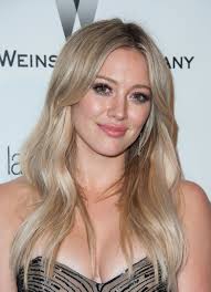 Hilary duff is one of the most beloved and despised actresses in hollywood today, yet both her supporters and her detractors admit that she has style, and many people try to imitate every hilary duff hair style. Hilary Duff Dyed Her Hair Mermaid Blue For An Ombre Look That Would Make Kylie Jenner Proud