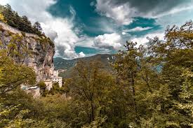 Jul 02, 2021 · denise, spunta una nuova testimonianza: Santuario Basilica Madonna Della Corona In Italien 2021