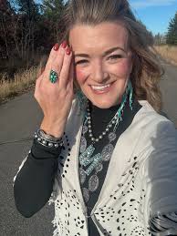 Assortment of bracelets and earrings. penny Wiler miller 8 0.2 poparazzi  paparazel 89ه puisarozzi pgrazzia Seey