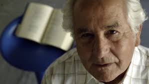 Retrato molhado Aqueles dias lindos quando a cidade parece um dado, um  hino, um ventilador ou uma concha de vieira à beira-mar