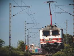 Menggunakan kereta api, para penumpang dapat melihat berbagai pemandangan menarik selama perjalanan dan waktu perjalanan pun relatif lebih tepat sehingga tidak membosankan. Railpost In Di Twitter The Railways Instructed All Trains To Be Run With The Knee Trailing Panto At 110kmph Knee Leading At 80kmph Till A More Permanent Solution Could Be Found Https T Co Hoa9fjgfsw