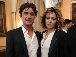This description might be a reductive summation of her talents, because this year, at the cannes film festival, she presented her directorial debut, miele (the story of a young italian woman this little film has brought me to cannes, i love it, golino stated. Valeria Golino E La Fine Della Love Story Con Riccardo Scamarcio Ha Un Gioioso Filarino