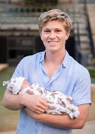 'crocodile hunter' steve irwin's only daughter has announced she gave birth to grace warrior irwin powell on thursday. Robert Irwin Delights Fans With New Photo Of Baby Grace Smiling New Idea Magazine