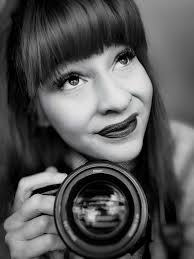 Hey! I'm Victoria Robbins a photographer with a passion for family,  newborn, portrait and wildlife photography. I specialize in capturing  moments that tell stories, whether it's through the candid expressions of  people,