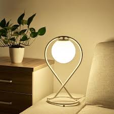 Ll découvrez nos lampes de table design livraison rapide 4 000 références fabricant de design depuis 1964. White Metal Bracket Modern Table Lampe 1 Light In Globe Takeluckhome Com