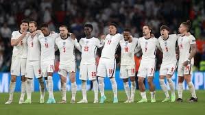 The extended england 2021 squad of 45 players is 23 white men and 22 ethnic minority men. Syuy0fzyuzllpm