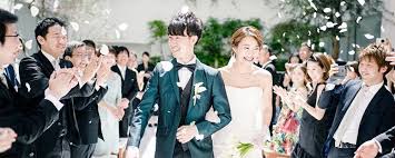 Una de las principales razones es porque en la otra, es porque los novios buscan ideas originales y mejor sustituyen el arroz de boda por algo diferente y novedoso, convirtiéndose en un divertido reto. El Arroz En Tu Boda 12 Alternativas Originales Invitaciones Y Detalles Originales