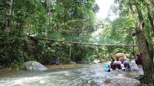 Kali ini saya akan bercerita tentang air terjun yang ada di desa pola tebu kec. Destinasi Berkelah Air Terjun