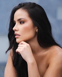 Sandra Arango's Instagram, Twitter & Facebook