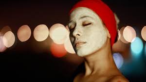Manfaat masker yogurt adalah mencerahkan kulit, melembapkan kulit, mencegah pembentukan jerawat, hingga mengurangi tanda penuaan. 5 Manfaat Pakai Masker Yogurt Secara Rutin Dan Cara Membuatnya Hot Liputan6 Com