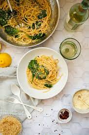 Easy Lemon Garlic Pasta With Zesty Breadcrumbs Recipe In 2021 Lemon Garlic Pasta Italian Recipes Lemon Pasta Recipes