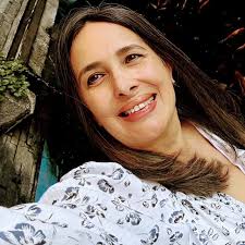 Aqui ya no se puede vivir desarmado. La delincuencia,Las leyes  autoritarias,El espionaje ... antes muerto que en manos del enemigo.Este  Mexico esta de terror.