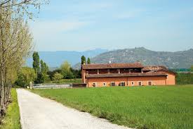 Cerco in affitto casa, a brescia e provincia, con almeno 2 camere che abbia il giardino pvt per i cani (abituati a stare in casa ). Residence Brescia Case In Affitto Brescia Affitti Brevi