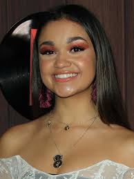 The 17 Hottest Women On 'Outer Banks', Ranked